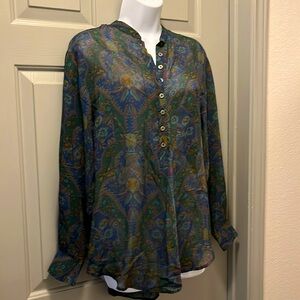 Gap small multi-color sheer top.